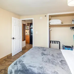 Gorgeous One Bedroom Bamboo Blocks From The , Honolulu United States