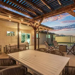 Cozy-Perfect Location-Private Pool-Heat Optional-Sunsetfun-Gcu Holiday home